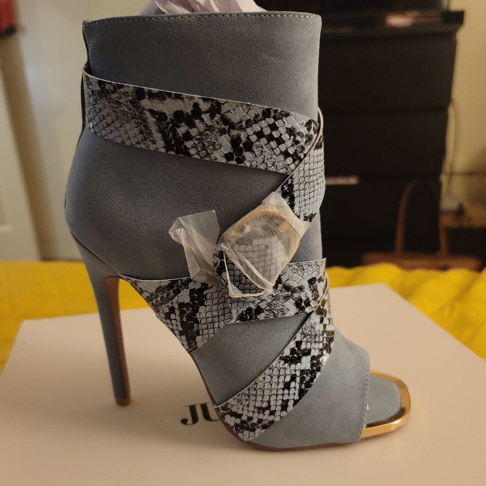 Open toe bootie